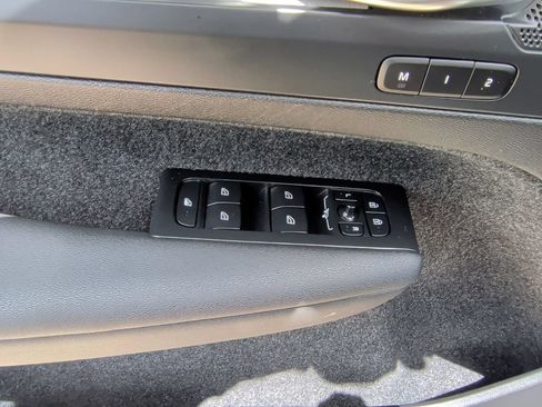 Used 2025 Volvo XC40 B5 Plus AWD/4WD image 11