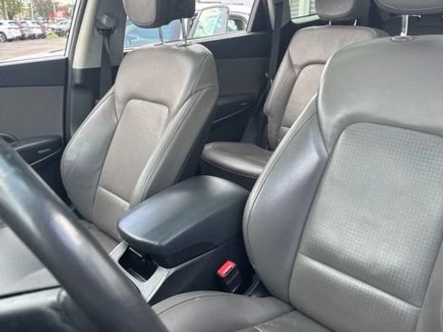 Used 2014 Hyundai Santa Fe Limited w/ Ultimate Package 07 FWD image 17
