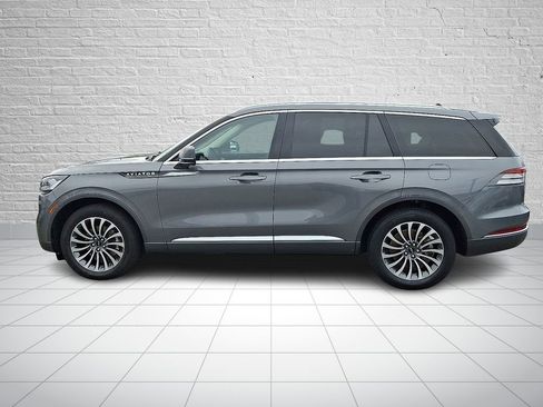 Used 2023 Lincoln Aviator AWD w/ Premium Package image 7