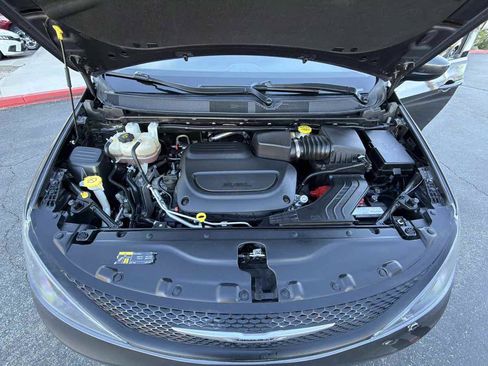 Used 2022 Chrysler Voyager LX FWD image 31