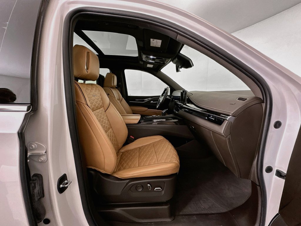 Used 2023 Cadillac Escalade Premium Luxury RWD image 30