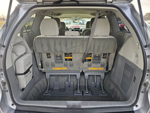 Used 2012 Toyota Sienna LE w/ Towing Pkg image 14