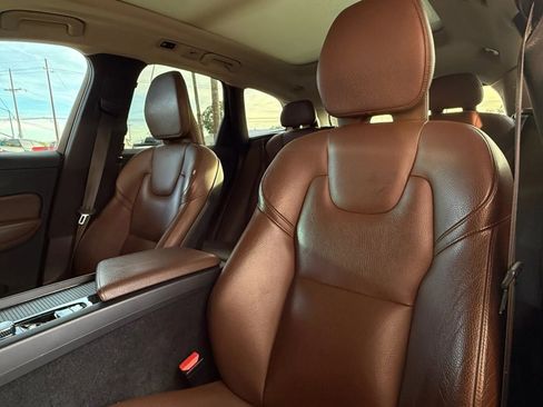 Used 2019 Volvo XC60 T5 Momentum w/ Advanced Package image 42