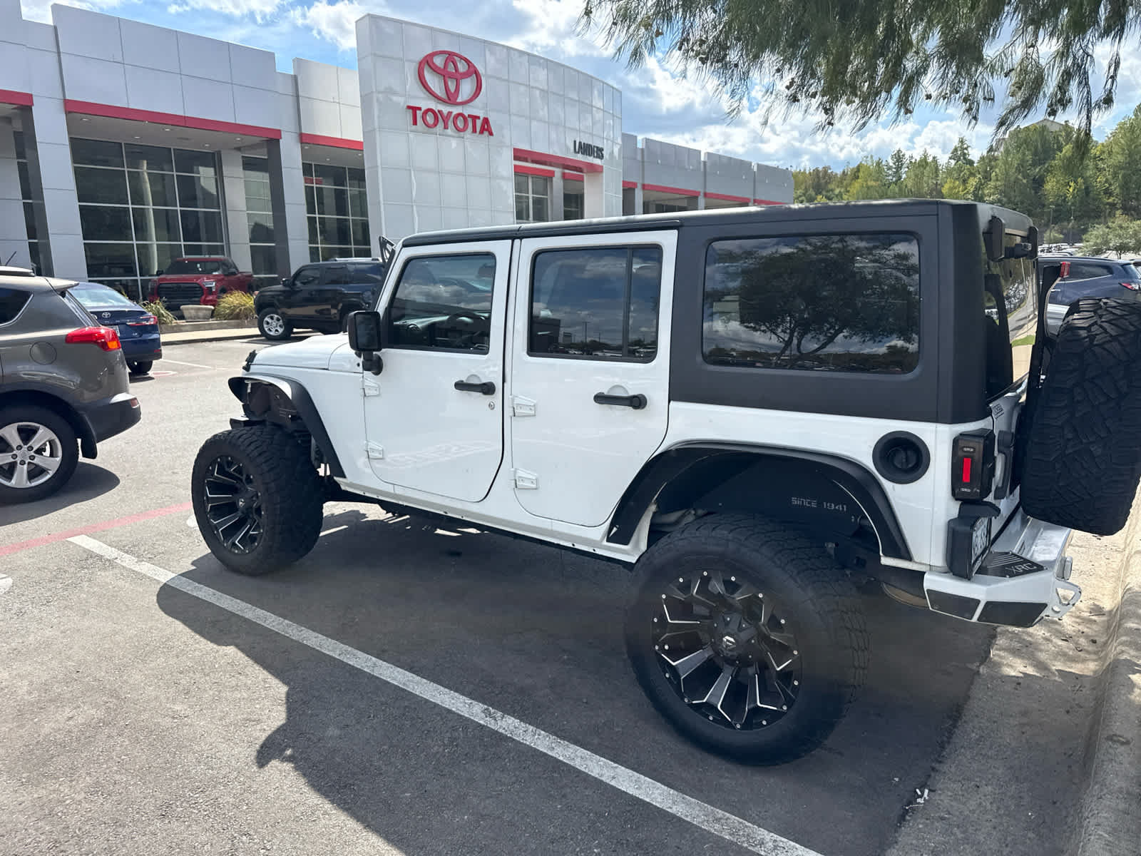 Used 2016 Jeep Wrangler Unlimited Sport w/ Connectivity Group AWD/4WD image 4