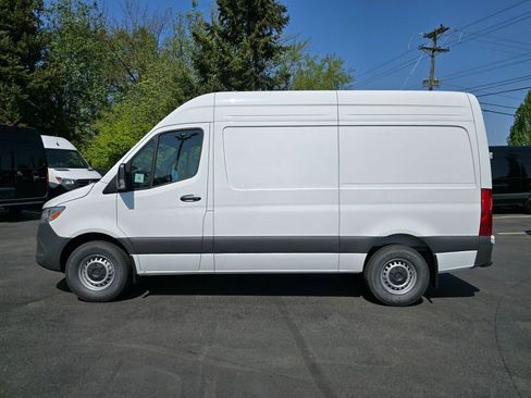 New 2025 Mercedes-Benz Sprinter 2500 image 3