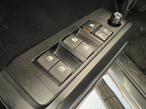 Used 2021 Toyota Tacoma SR w/ SR Convenience Package image 11