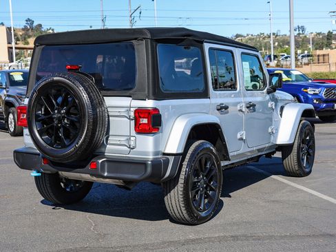 Used 2024 Jeep Wrangler Unlimited Sahara AWD/4WD image 25