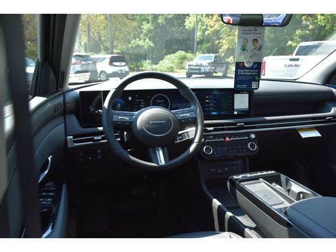 New 2025 Hyundai Tucson Limited image 11