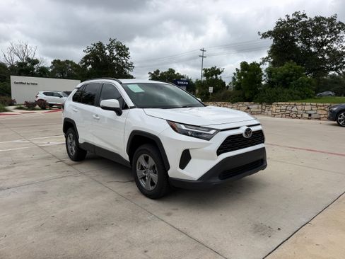 Used 2022 Toyota RAV4 XLE FWD image 7