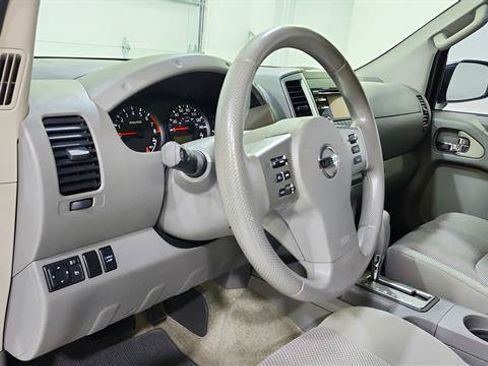 Used 2014 Nissan Frontier SV RWD image 10