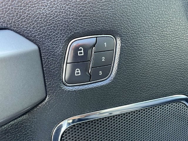 Used 2020 Ford F150 Platinum w/ Equipment Group 701A Luxury AWD/4WD image 17
