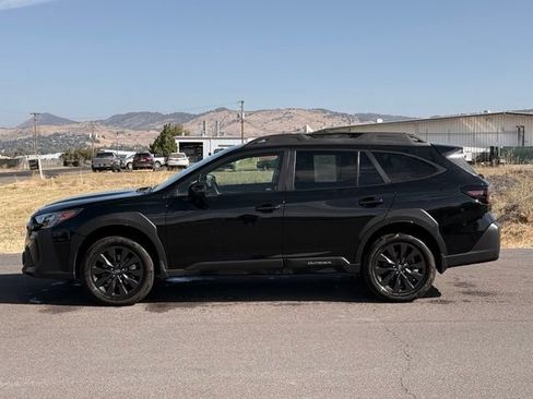 Used 2025 Subaru Outback Touring AWD/4WD image 2