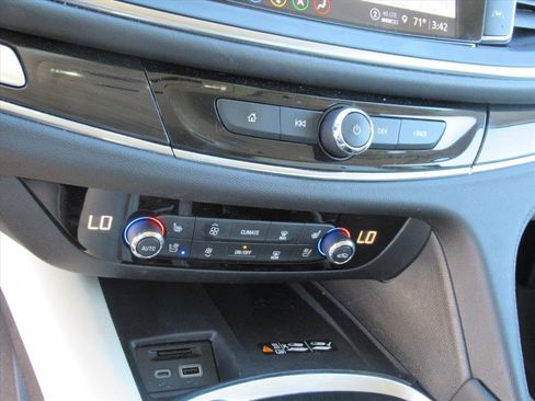 Used 2023 Buick Enclave Premium image 19