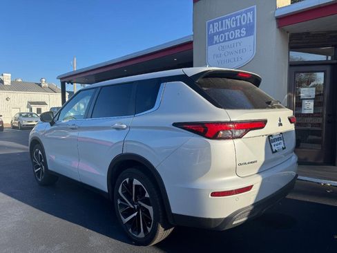 Used 2022 Mitsubishi Outlander ES image 3