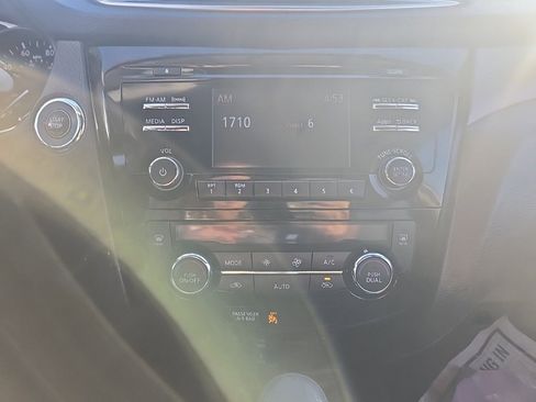 Used 2016 Nissan Rogue SV image 15