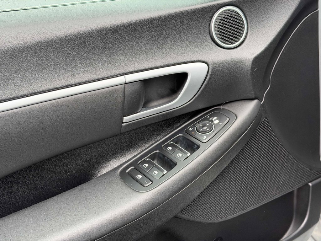 Used 2025 Hyundai Sonata SEL FWD image 28