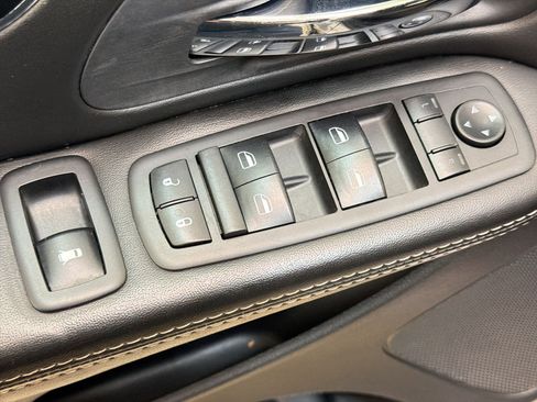 Used 2019 Dodge Grand Caravan SE FWD image 17