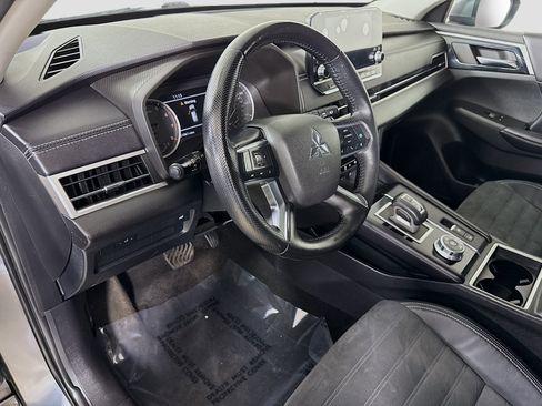 Used 2022 Mitsubishi Outlander SE image 23