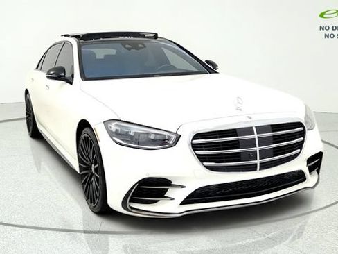 Used 2023 Mercedes-Benz S 580 4MATIC Sedan w/ AMG Line image 2