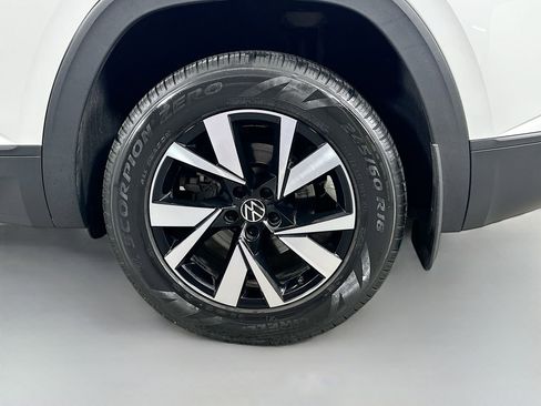 Certified 2021 Volkswagen Atlas Cross Sport SE image 28