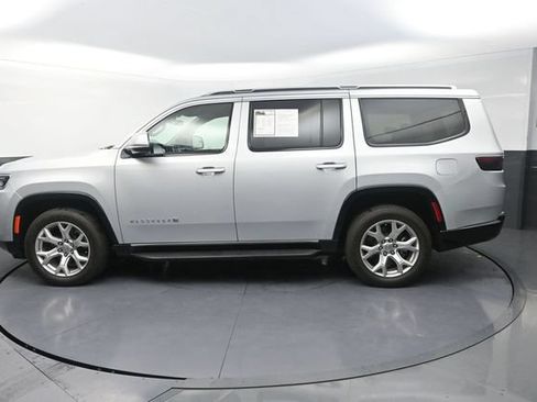 Used 2022 Jeep Wagoneer Series II AWD/4WD image 6