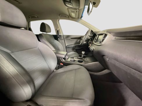 Used 2019 Kia Sorento FWD image 28