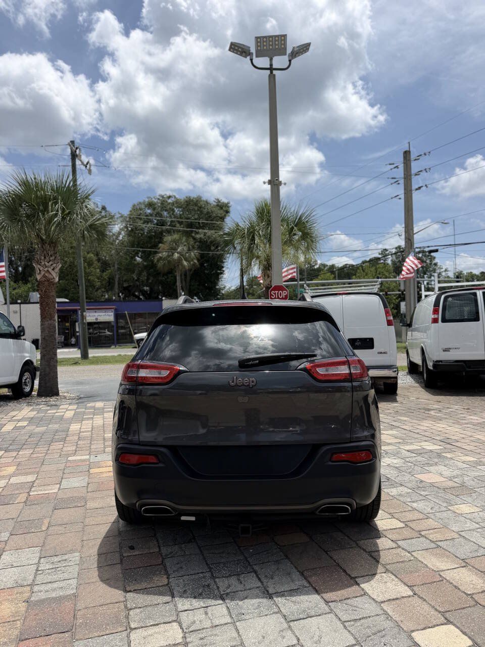Used 2017 Jeep Cherokee 75th Anniversary FWD image 7