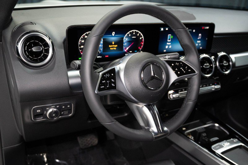 New 2026 Mercedes-Benz GLB 250 image 15