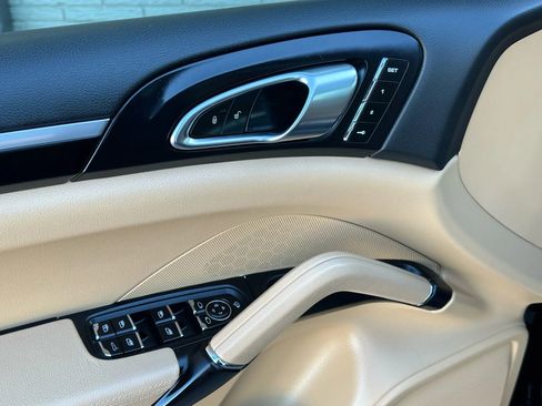 Used 2018 Porsche Cayenne Platinum Edition image 12