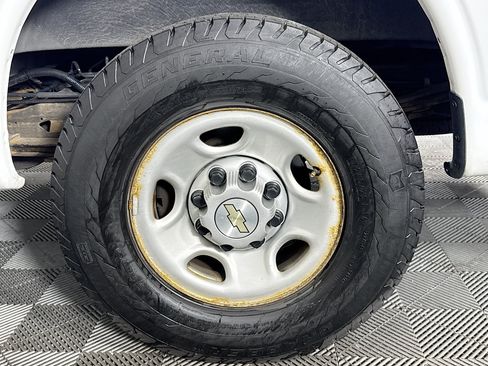 Used 2021 Chevrolet Express 2500 RWD image 27