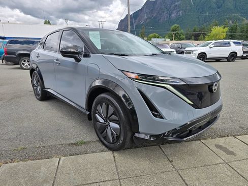 Used 2023 Nissan Ariya AWD image 3