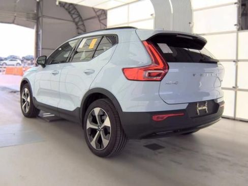 Used 2026 Volvo XC40 B5 Plus AWD/4WD image 4