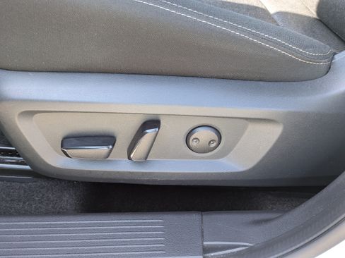 Used 2025 Nissan Rogue SV FWD image 5