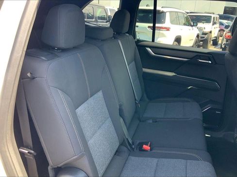 Used 2025 GMC Acadia Elevation FWD image 23