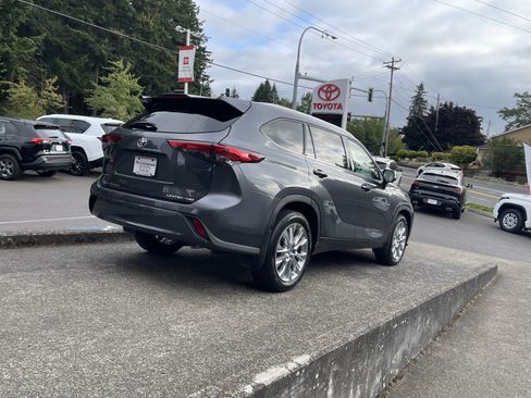 Certified 2020 Toyota Highlander Limited AWD/4WD image 8