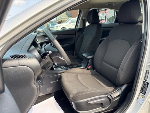 Used 2020 Kia Forte LXS FWD image 2