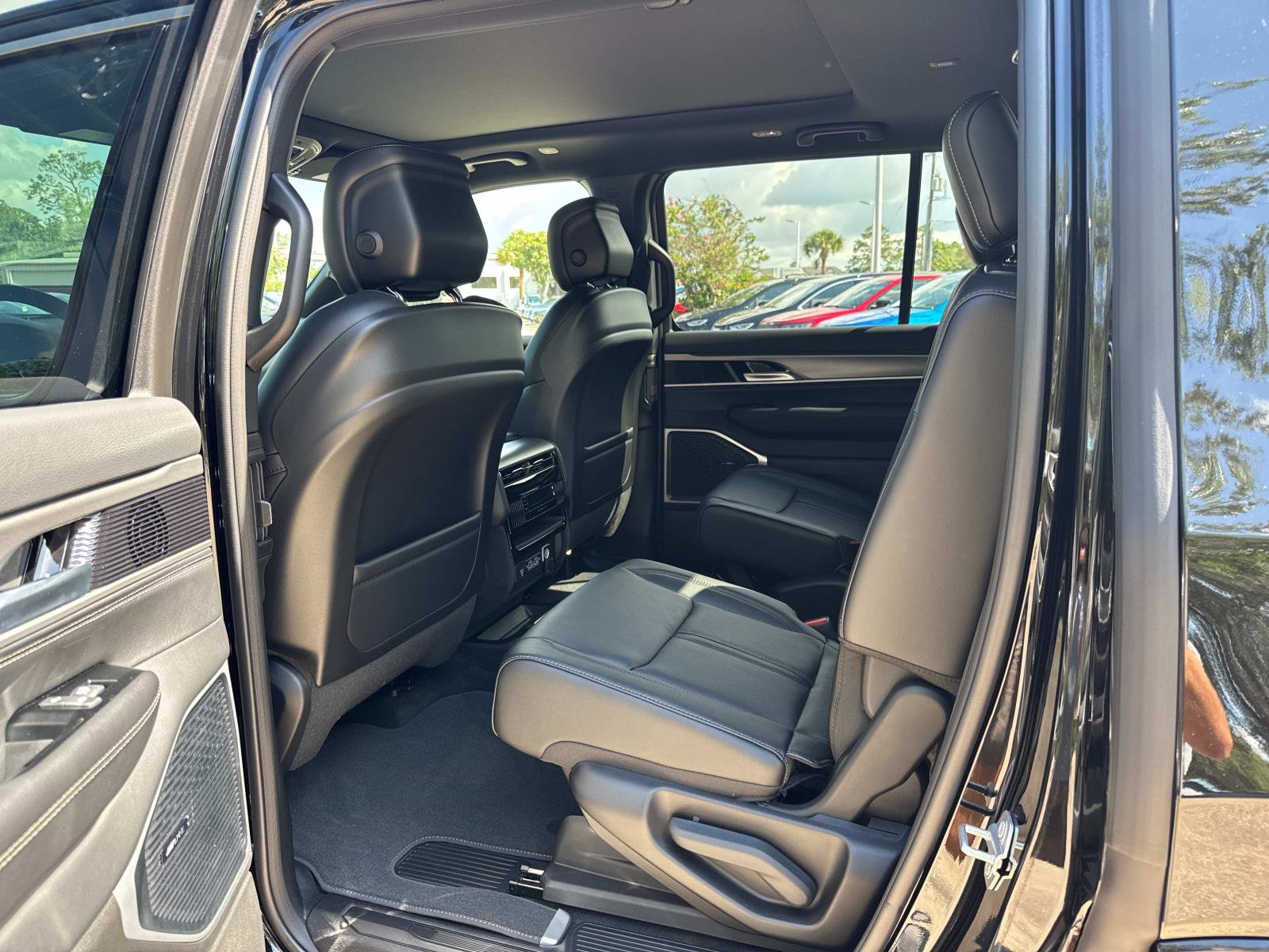 New 2026 Jeep Grand Wagoneer 2WD w/ Premium Group I image 17