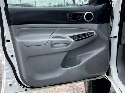 Used 2014 Toyota Tacoma PreRunner w/ SR5 Package RWD image 17