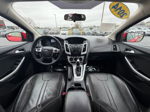Used 2014 Ford Focus SE w/ Equipment Group 201A FWD image 13