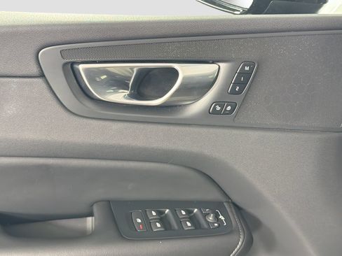 Certified 2025 Volvo XC60 B5 Core AWD/4WD image 17
