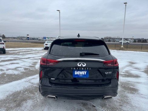 Used 2021 INFINITI QX50 Luxe w/ Appearance Package image 8
