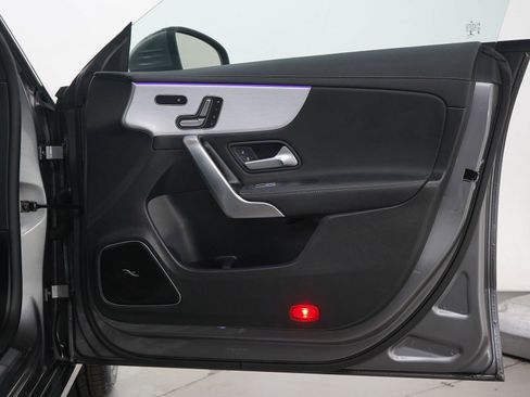 Used 2021 Mercedes-Benz CLA 250 4MATIC image 9