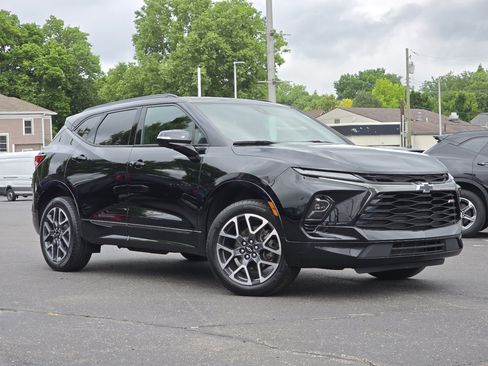 Used 2024 Chevrolet Blazer RS w/ Enhanced Convenience Package FWD image 2