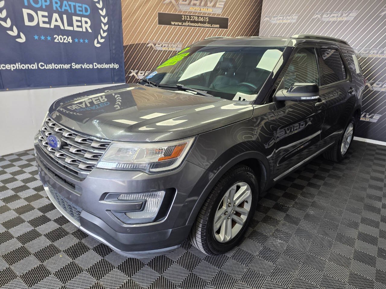 Used 2017 Ford Explorer XLT w/ Equipment Group 202A FWD image 1