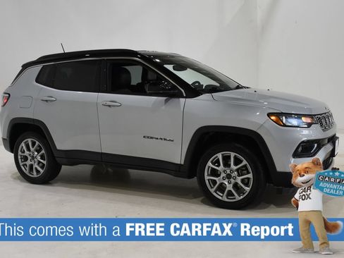 Used 2025 Jeep Compass Limited AWD/4WD image 3