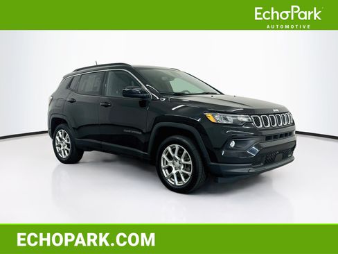 Used 2023 Jeep Compass Latitude w/ Sun and Sound Group AWD/4WD image 1