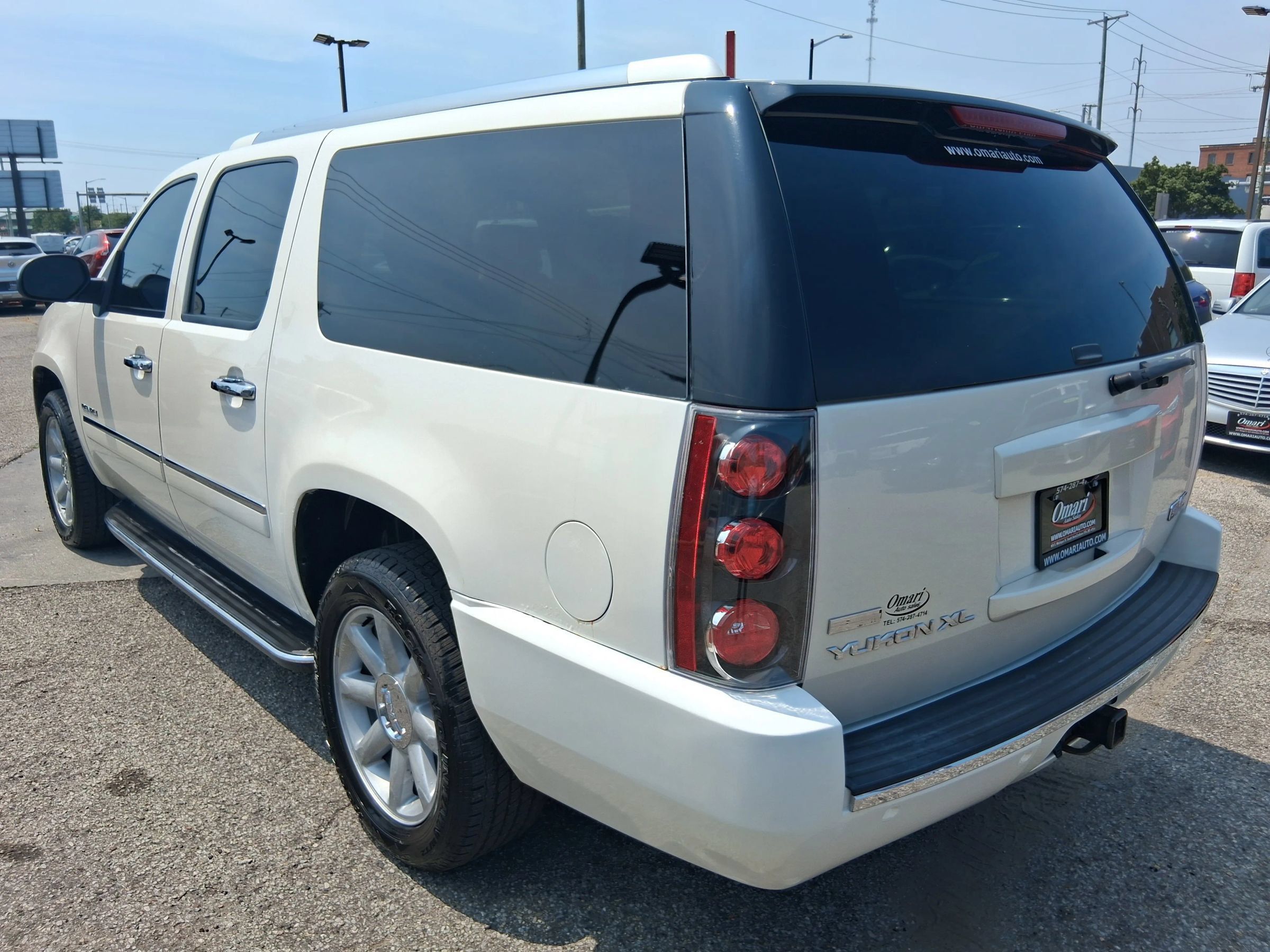 Used 2012 GMC Yukon XL Denali AWD/4WD image 4