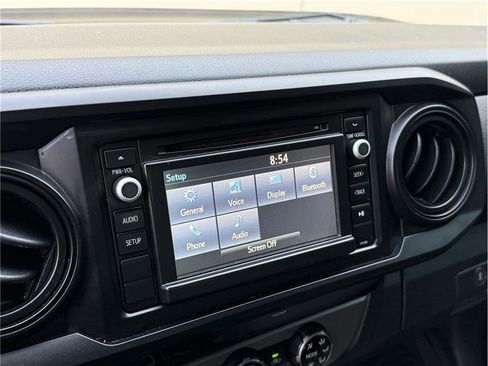 Used 2017 Toyota Tacoma SR RWD image 12