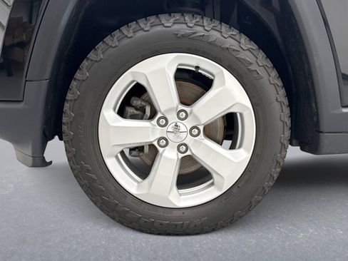 Used 2018 Jeep Compass Latitude w/ Cold Weather Group AWD/4WD image 21