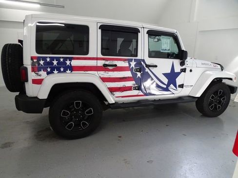 Used 2018 Jeep Wrangler Unlimited Sahara AWD/4WD image 22